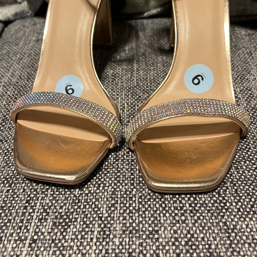 NWOT D Heart High Heels